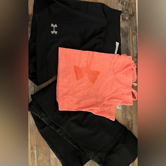 Under Armour bundle of tops and bottoms. XS and S - Picture 2 of 2